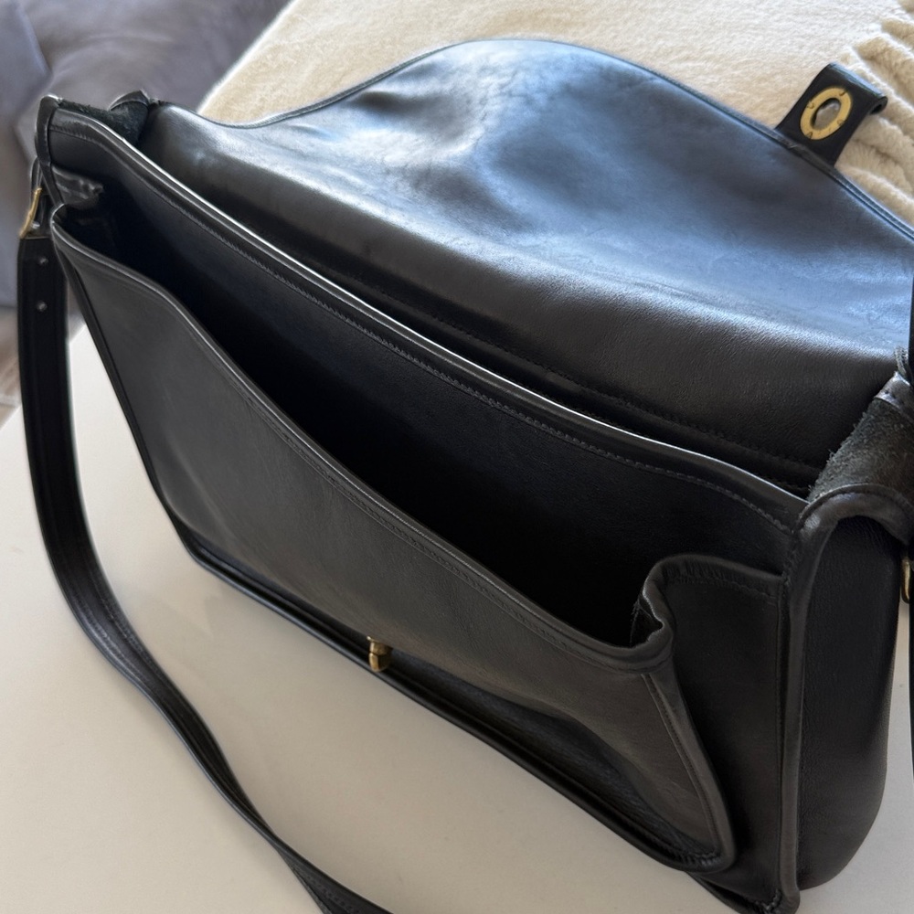 1998 OG Coach briefcase perfectly aged. Back when Coach was COACH - Picture 4 of 6